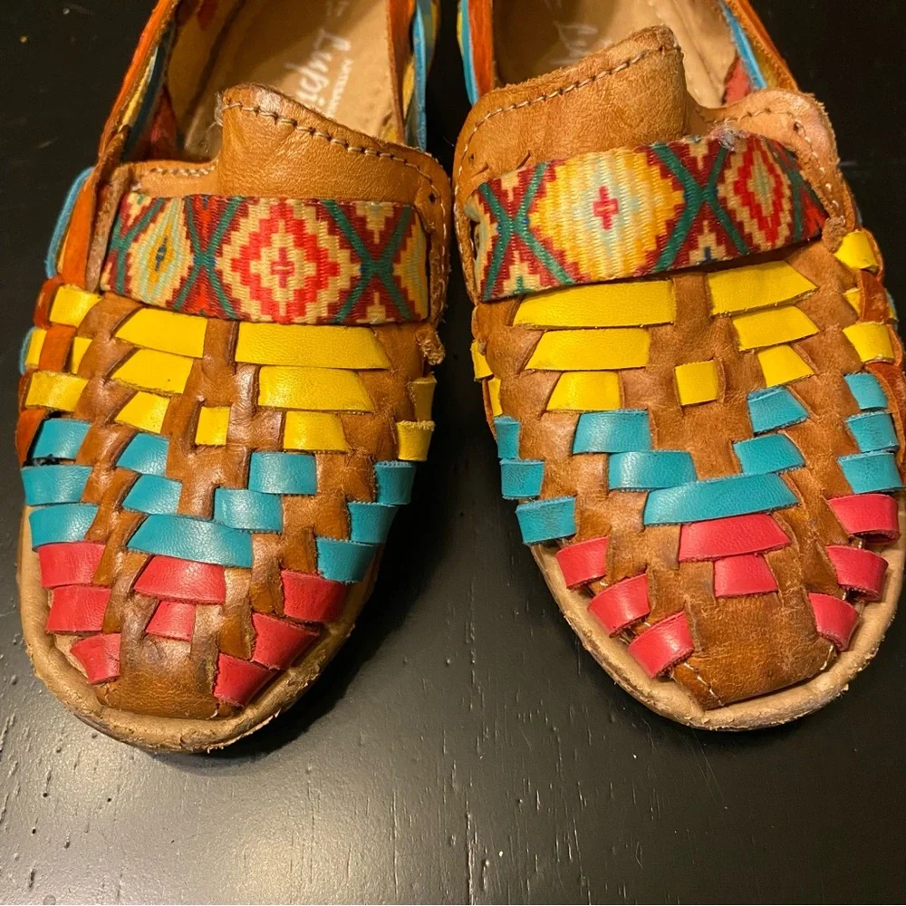 Lupita’s Kids beautifully vibrant colored Huaraches Size 11